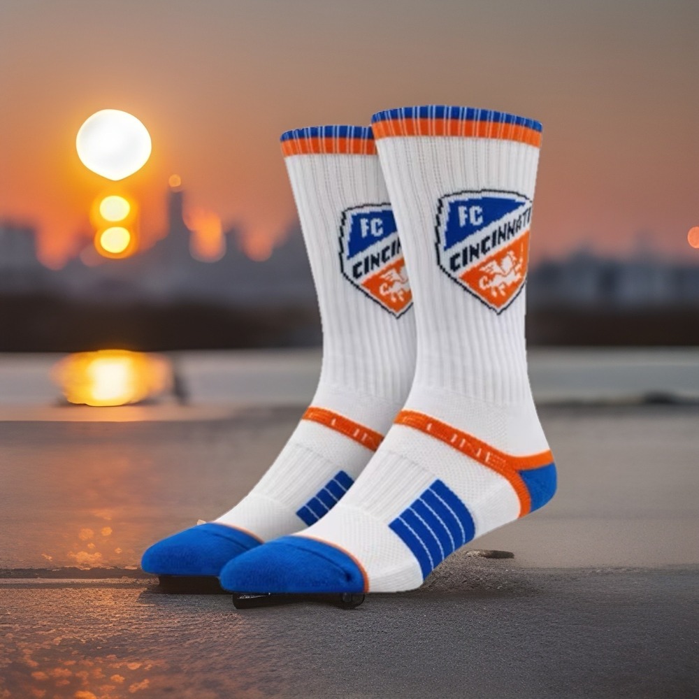 Strideline FC Cincinnati Premium Knit Crew Primary Logo Socks M 8-12 W, W 9.5-13